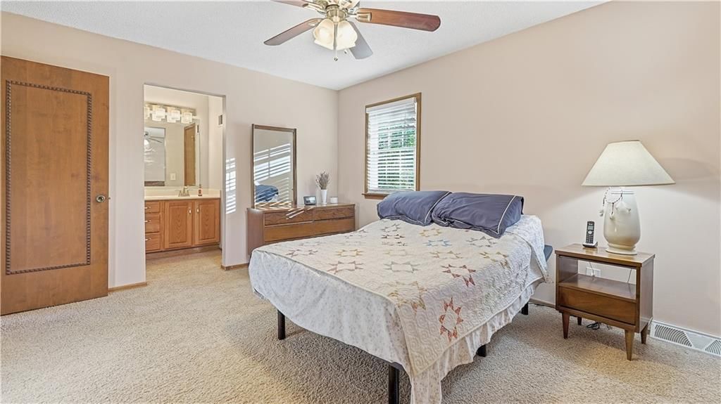 Photo 9 of 22 - 9146 Antioch Road, Overland Park, KS 66212