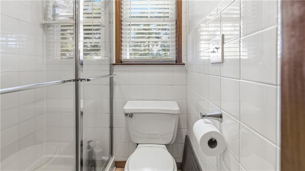 Tiled shower at 9146 Antioch Road, Overland Park, KS 66212