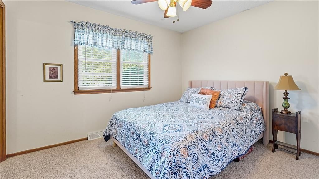 Photo 12 of 22 - 9146 Antioch Road, Overland Park, KS 66212