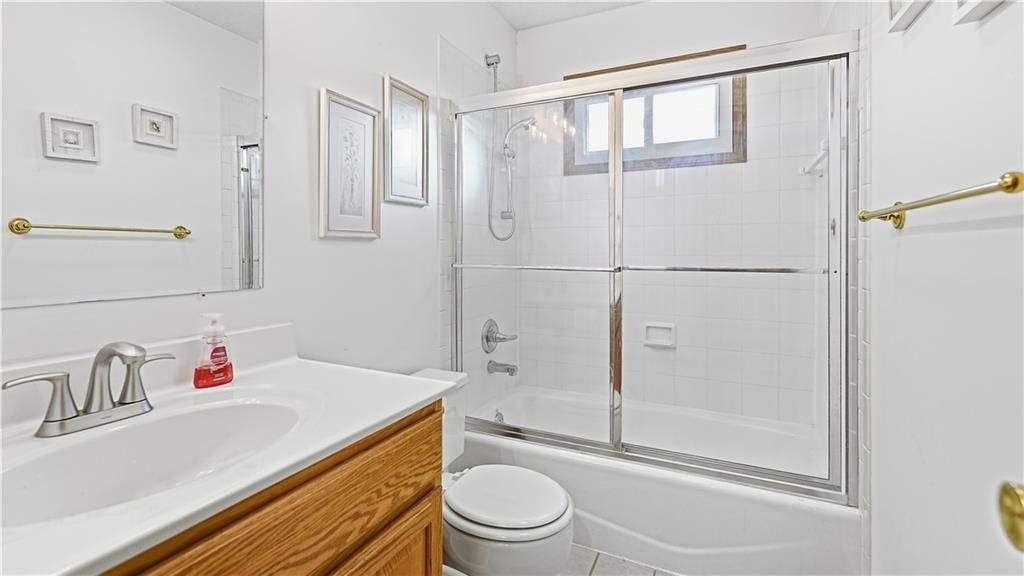 Photo 14 of 22 - 9146 Antioch Road, Overland Park, KS 66212