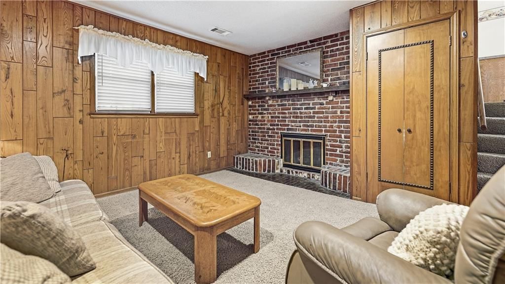 Photo 17 of 22 - 9146 Antioch Road, Overland Park, KS 66212