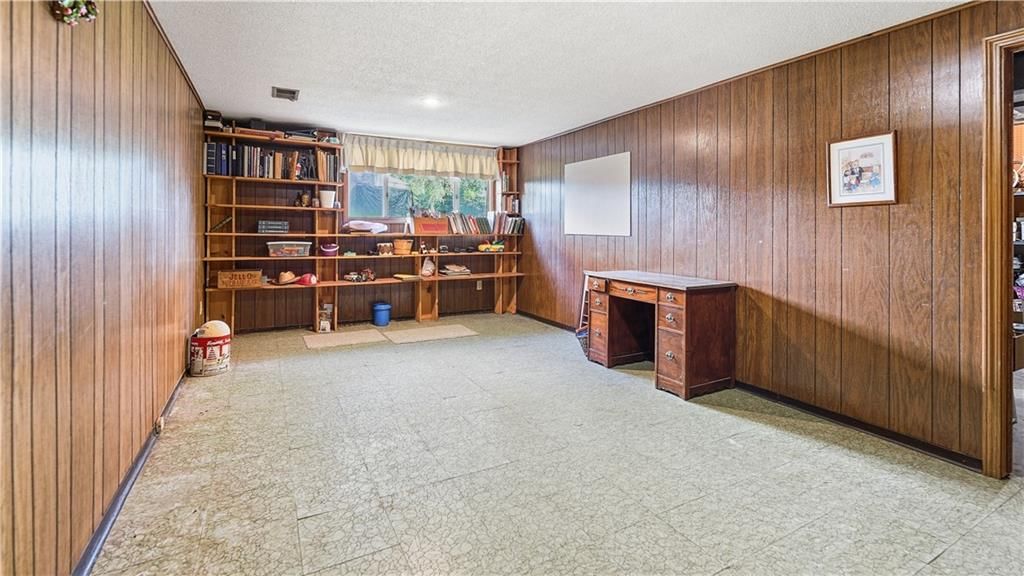 Photo 21 of 22 - 9146 Antioch Road, Overland Park, KS 66212