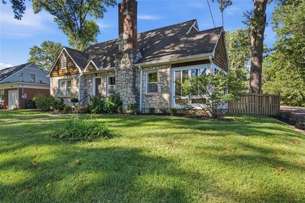 2914 Shrine Park Road, Leavenworth, KS: listing photo 2