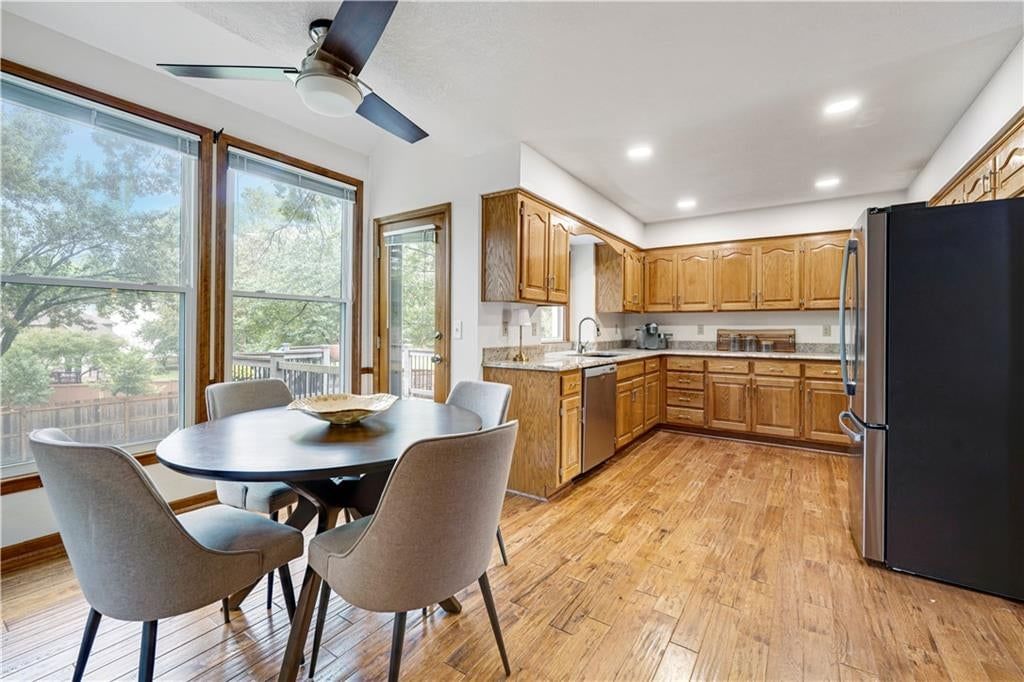 Photo 9 of 32 - 12432 Perry Street, Overland Park, KS 66213