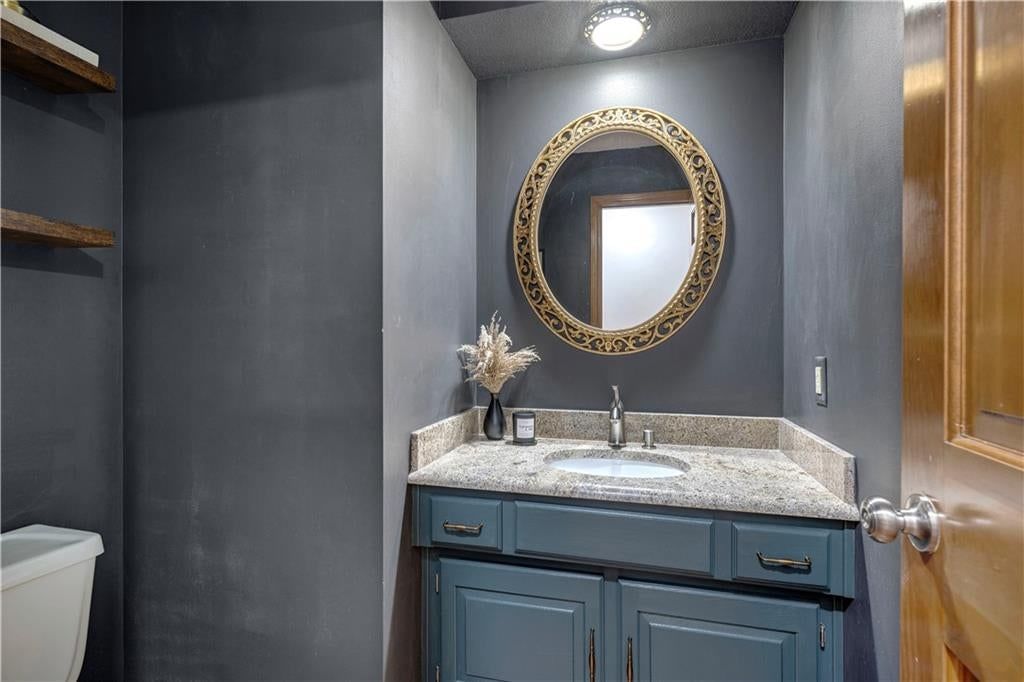 Photo 11 of 32 - 12432 Perry Street, Overland Park, KS 66213