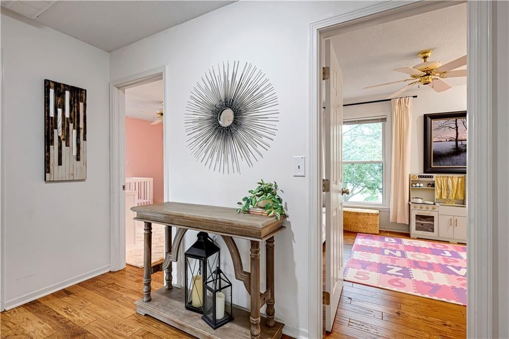 Photo 12 of 32 - 12432 Perry Street, Overland Park, KS 66213