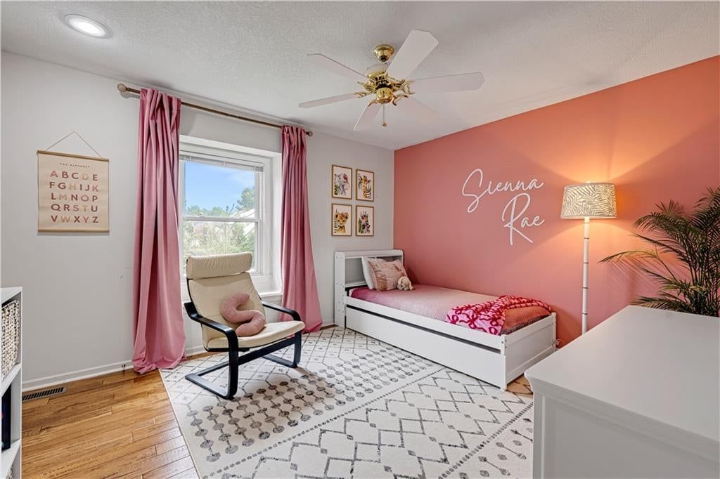 Photo 13 of 32 - 12432 Perry Street, Overland Park, KS 66213