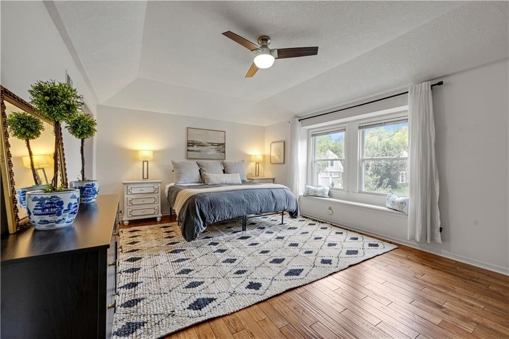 Photo 17 of 32 - 12432 Perry Street, Overland Park, KS 66213