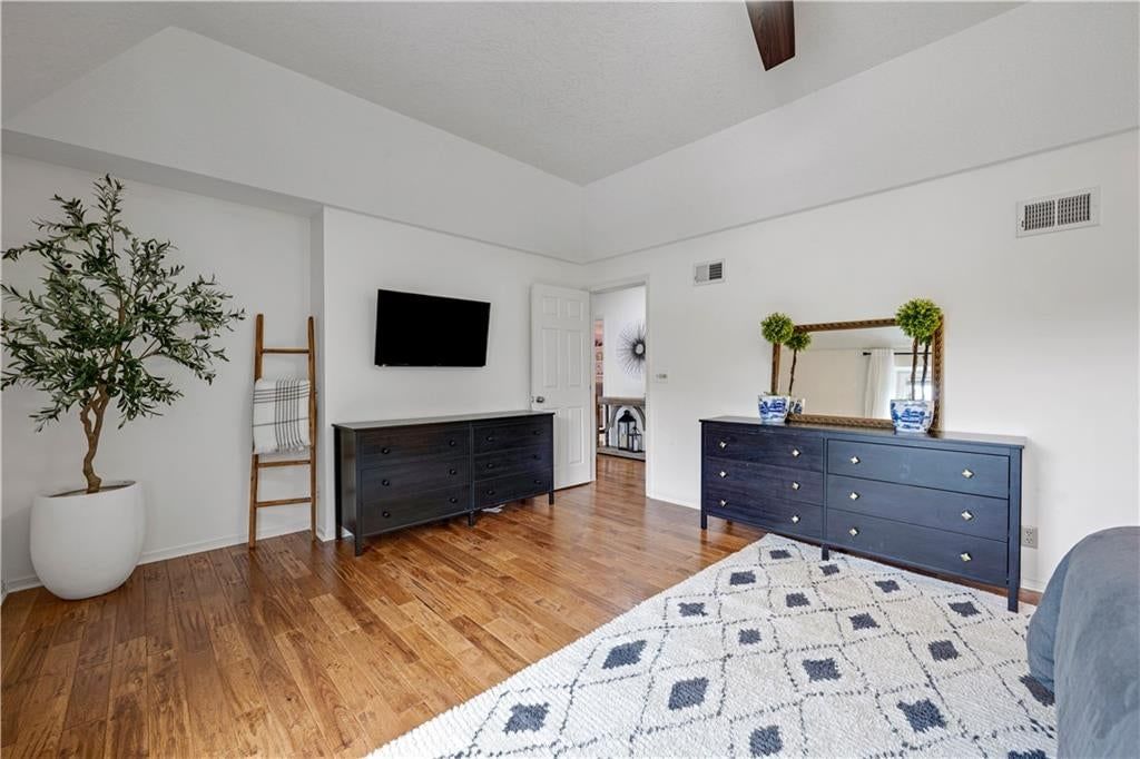 Photo 18 of 32 - 12432 Perry Street, Overland Park, KS 66213