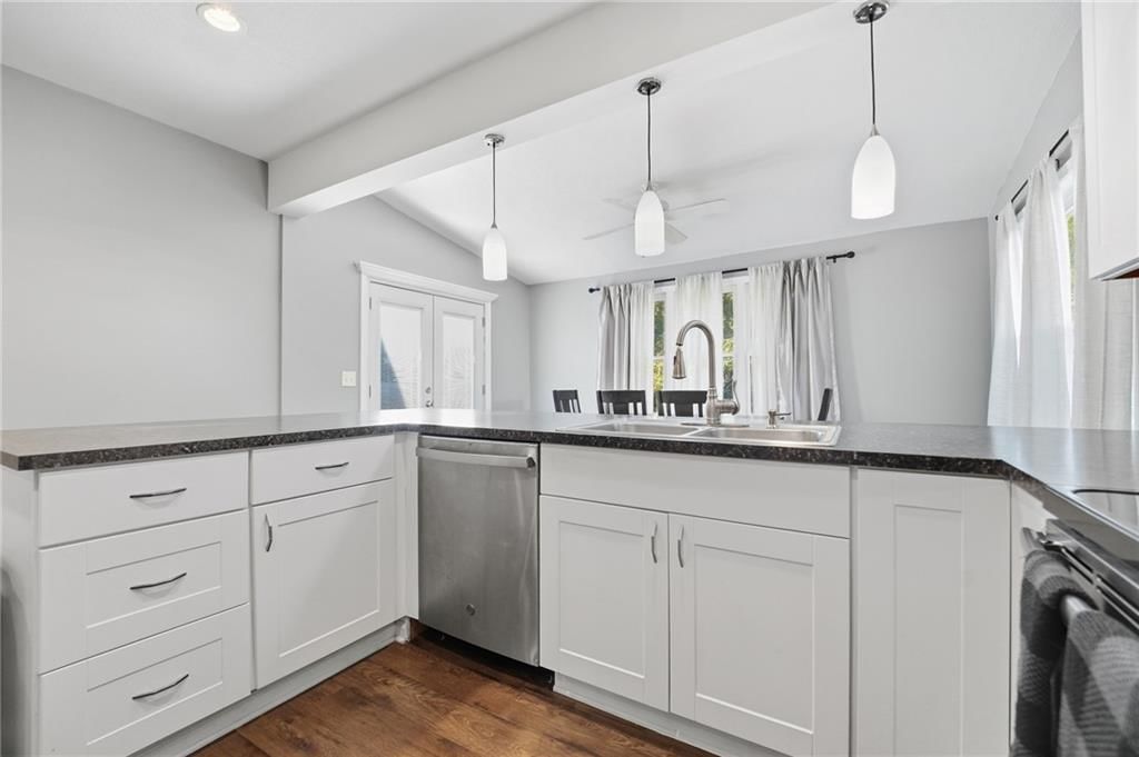Kitchen island at 5142 NE Baxter Avenue, Kansas City, MO 64119