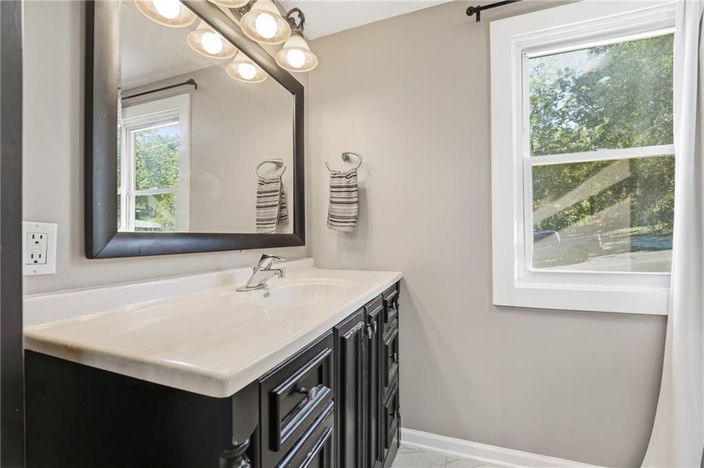 Photo 24 of 32 - 5142 NE Baxter Avenue, Kansas City, MO 64119
