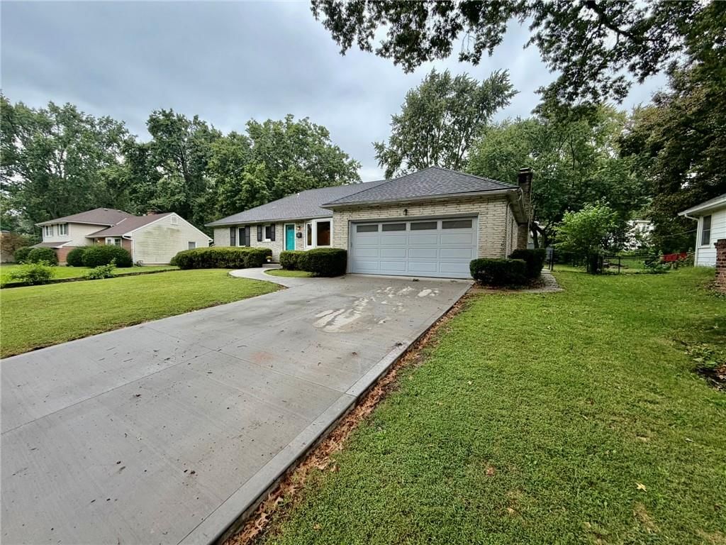 Photo 4 of 61 - 8842 Foster Lane, Overland Park, KS 66212
