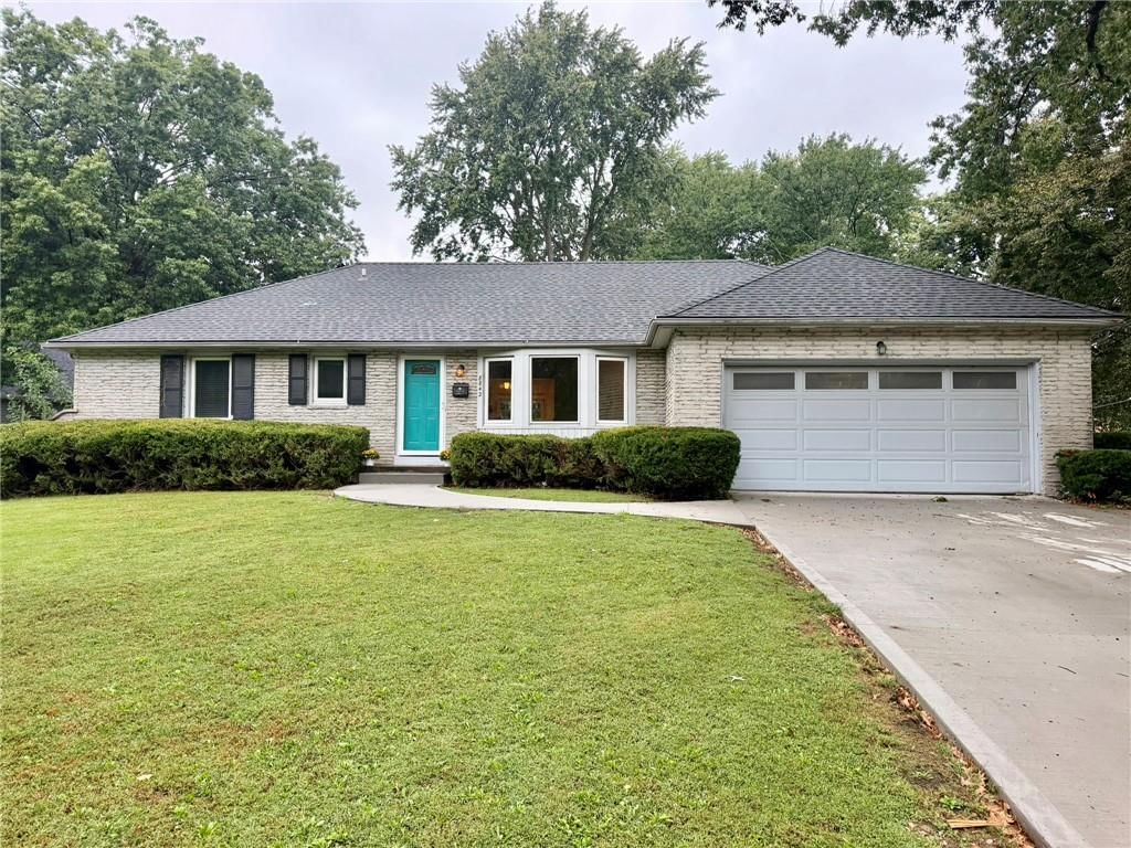 Photo 5 of 61 - 8842 Foster Lane, Overland Park, KS 66212