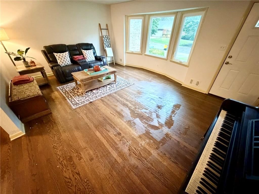 Photo 11 of 61 - 8842 Foster Lane, Overland Park, KS 66212