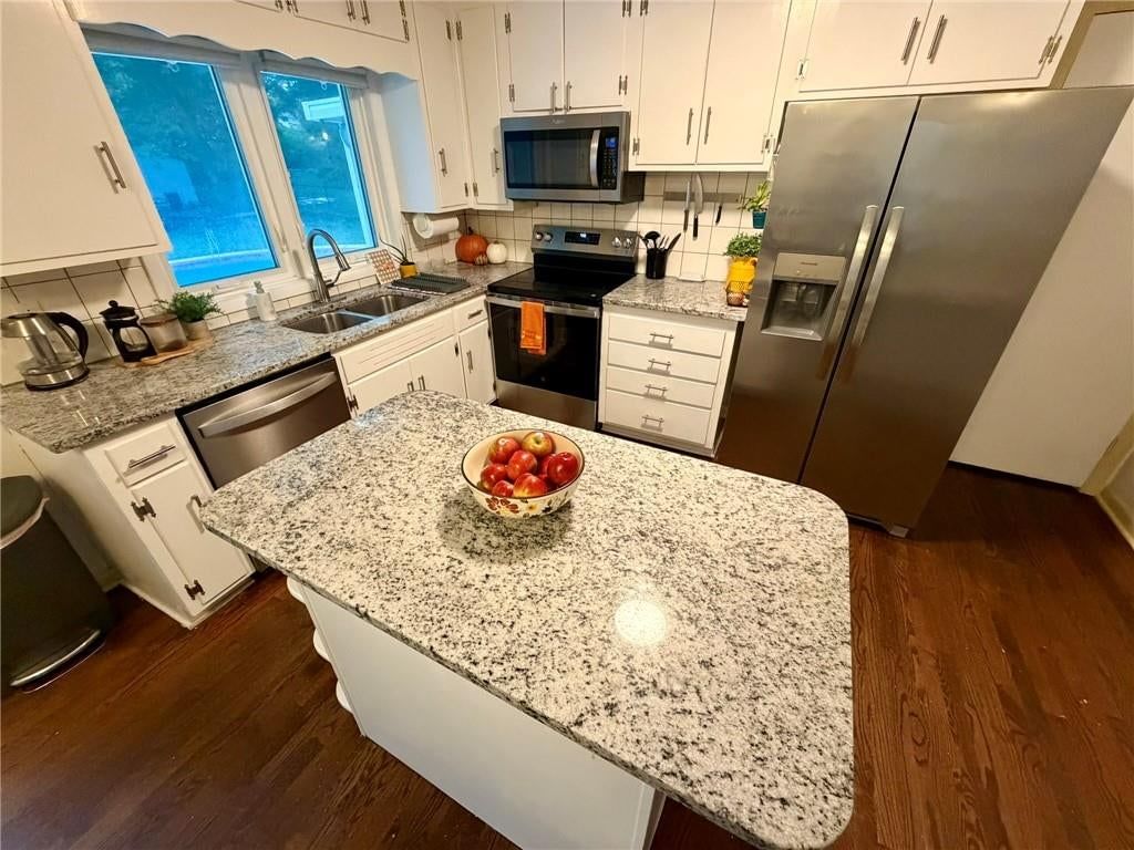 Photo 14 of 61 - 8842 Foster Lane, Overland Park, KS 66212