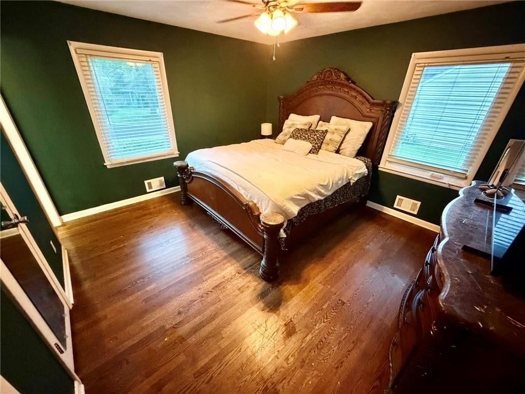 Photo 24 of 61 - 8842 Foster Lane, Overland Park, KS 66212