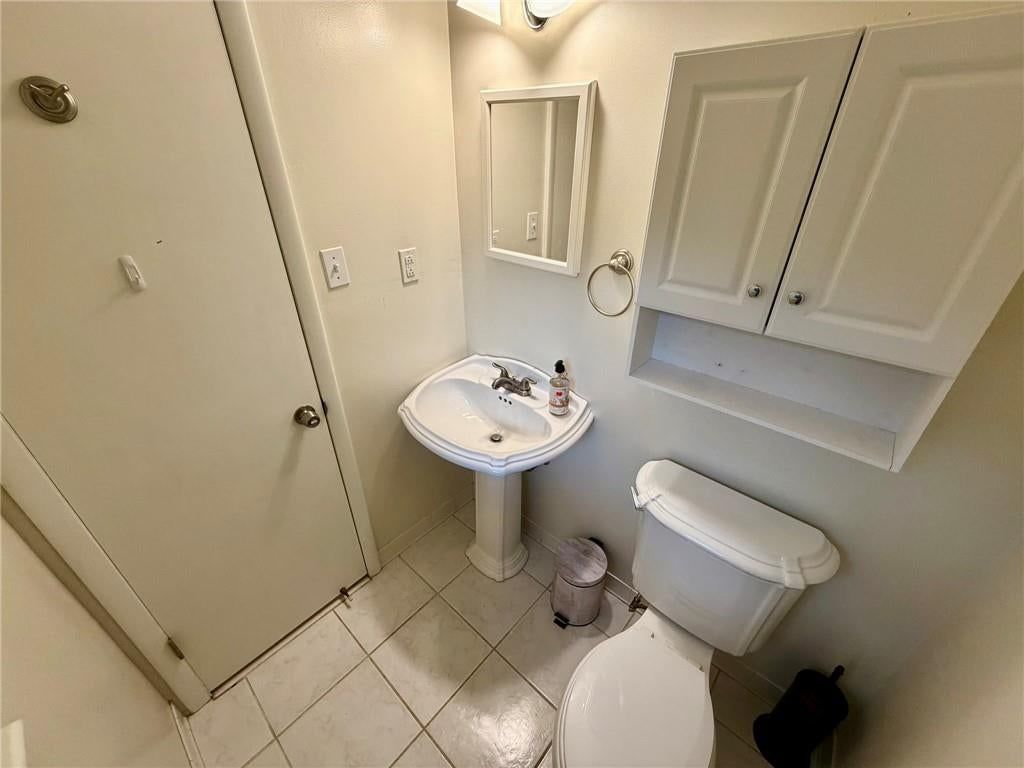 Photo 27 of 61 - 8842 Foster Lane, Overland Park, KS 66212