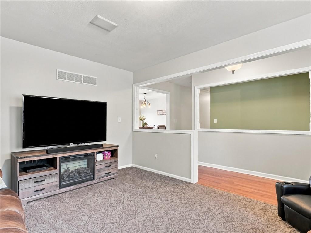 1311 Heather Circle — photo 5