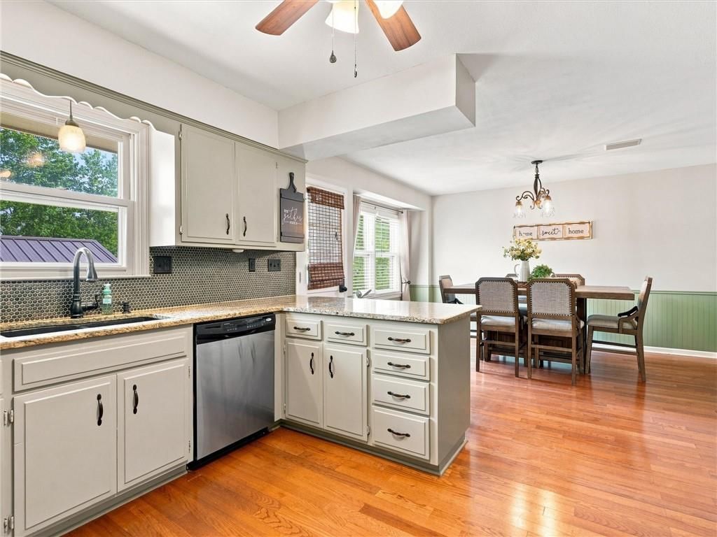 1311 Heather Circle — photo 10