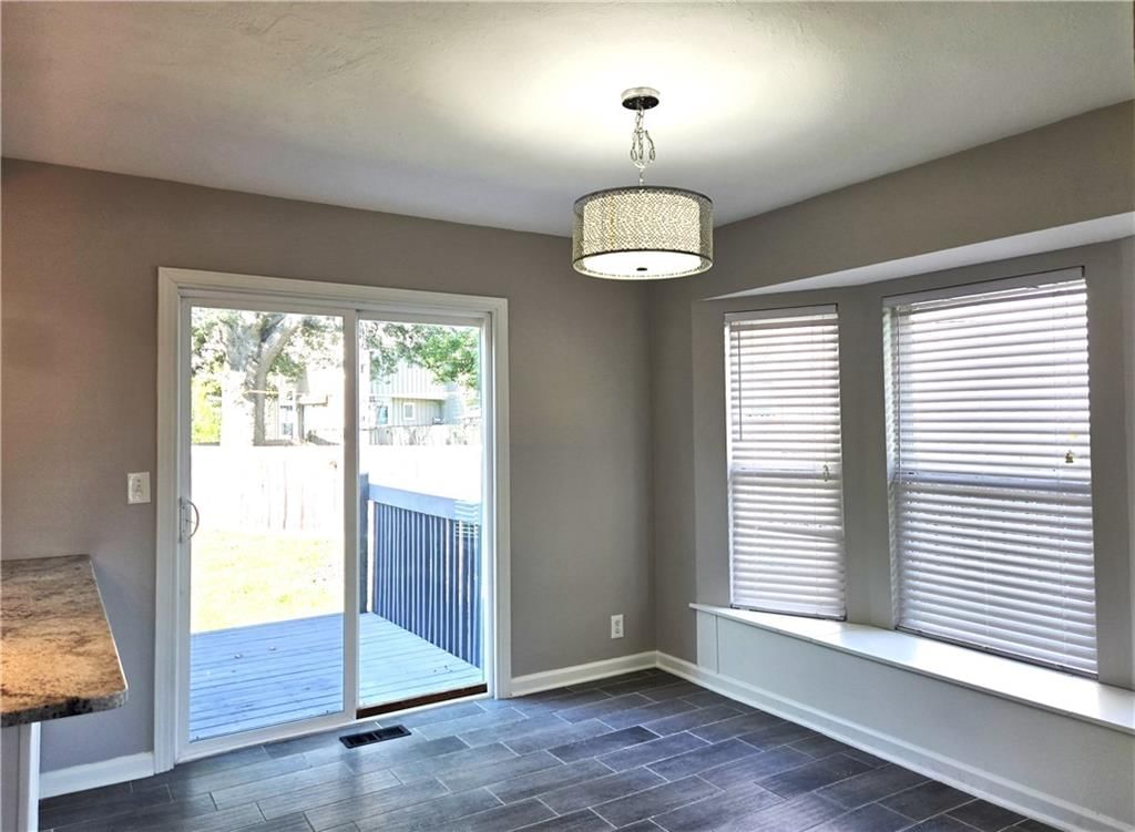 Photo 6 of 30 - 10639 W 115th Street, Overland Park, KS 66210