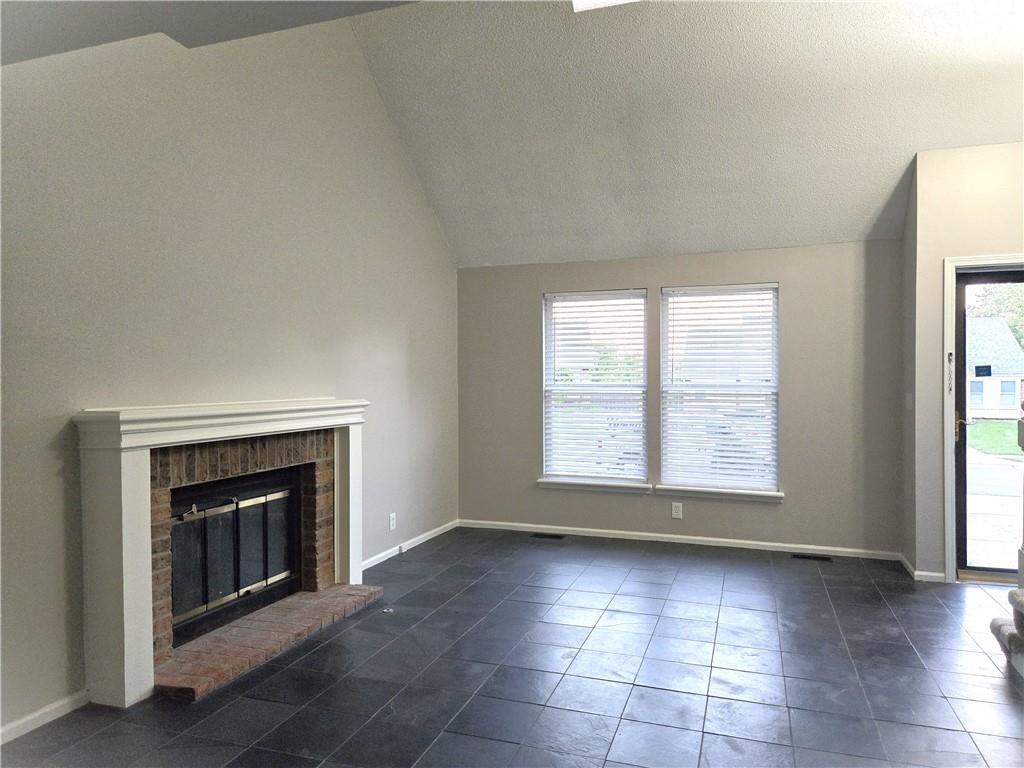 Photo 7 of 30 - 10639 W 115th Street, Overland Park, KS 66210