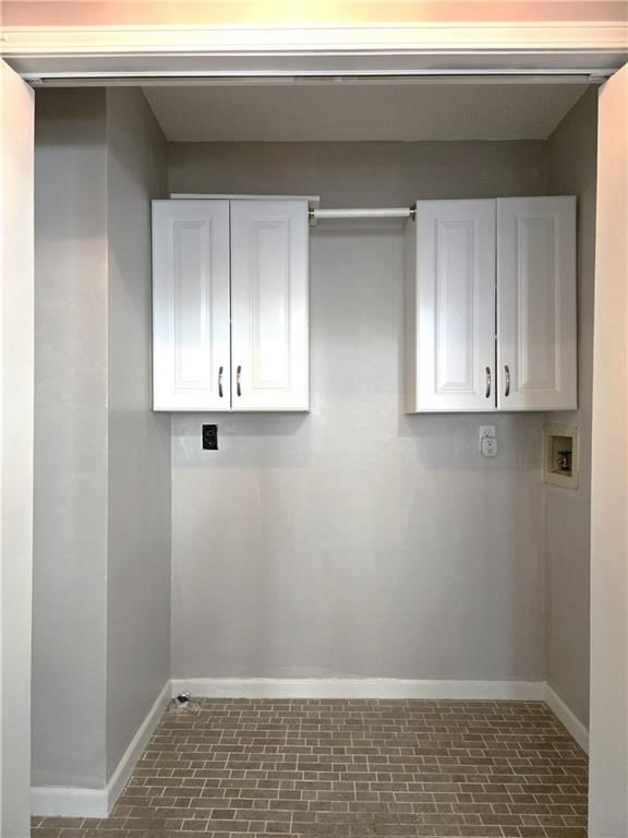 Photo 10 of 30 - 10639 W 115th Street, Overland Park, KS 66210