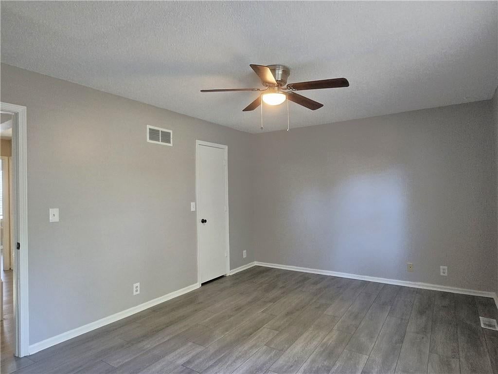 Photo 16 of 30 - 10639 W 115th Street, Overland Park, KS 66210