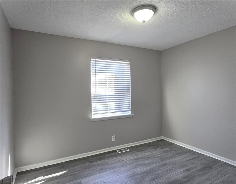 Photo 17 of 30 - 10639 W 115th Street, Overland Park, KS 66210