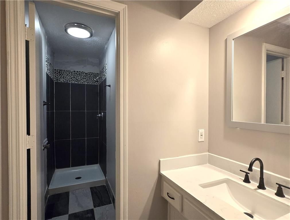 Photo 20 of 30 - 10639 W 115th Street, Overland Park, KS 66210