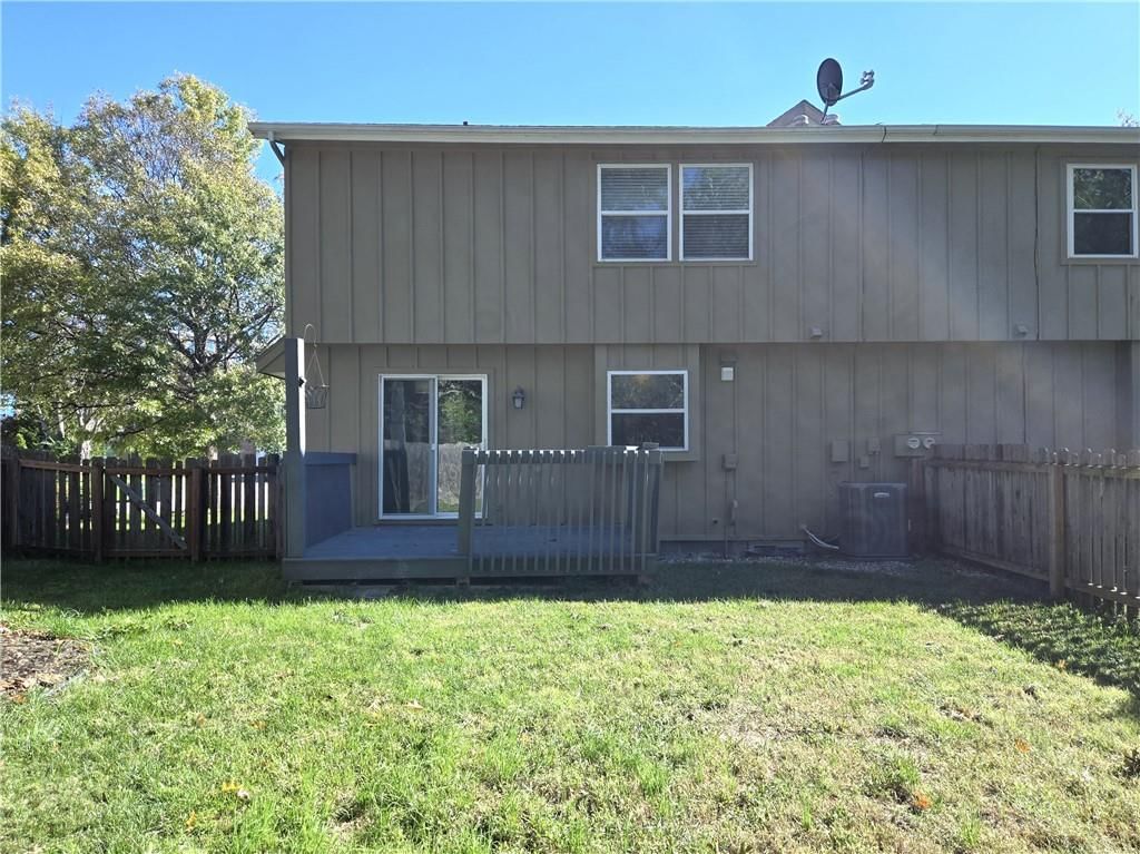 Photo 27 of 30 - 10639 W 115th Street, Overland Park, KS 66210