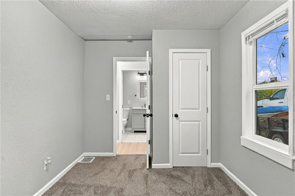 Photo 16 of 36 - 15023 E Truman Road, Independence, MO 64050