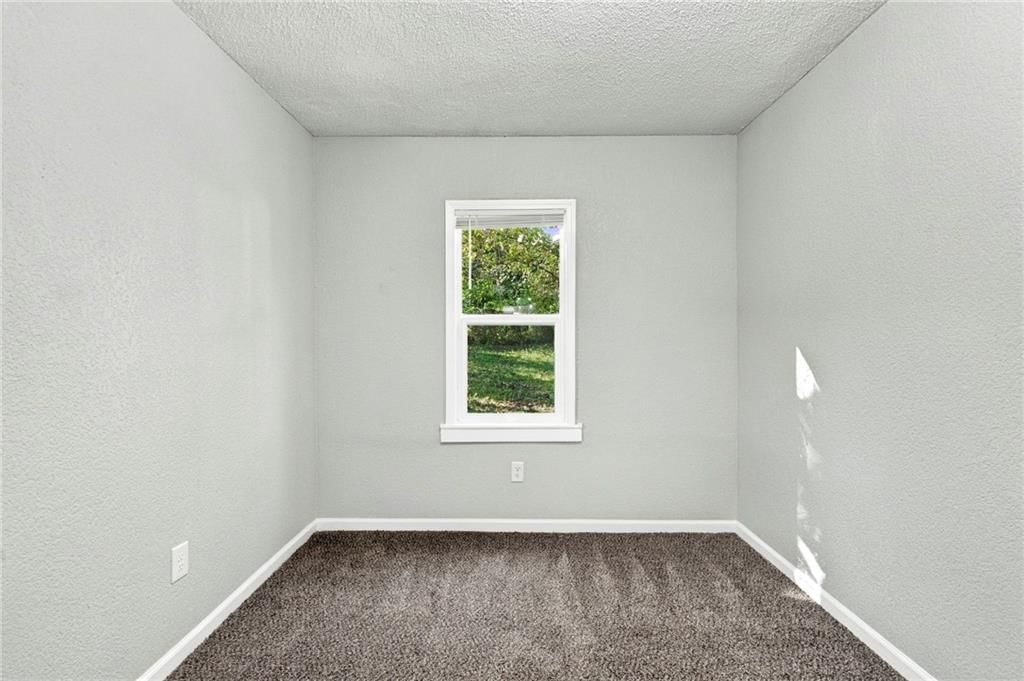 Photo 17 of 36 - 15023 E Truman Road, Independence, MO 64050