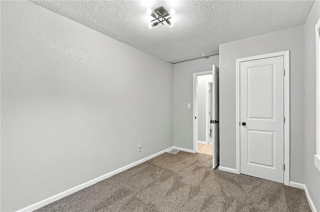 Photo 18 of 36 - 15023 E Truman Road, Independence, MO 64050