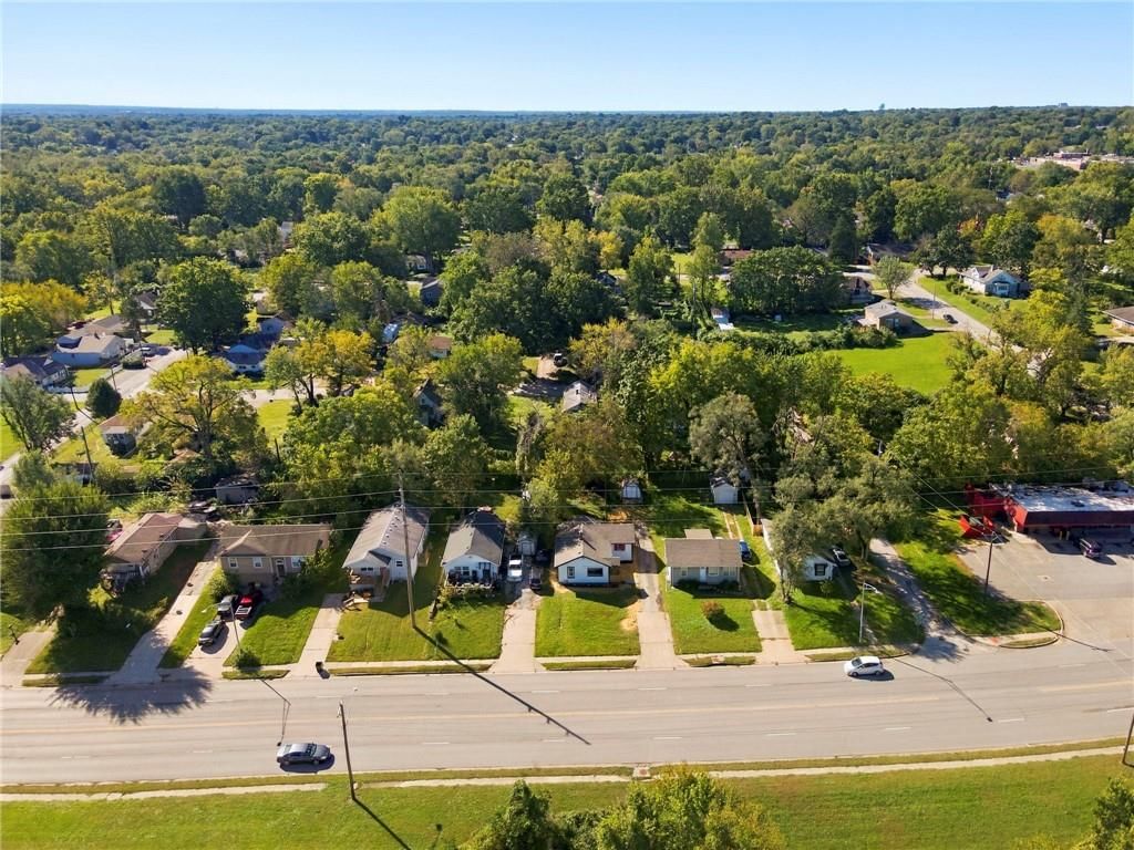 Photo 33 of 36 - 15023 E Truman Road, Independence, MO 64050