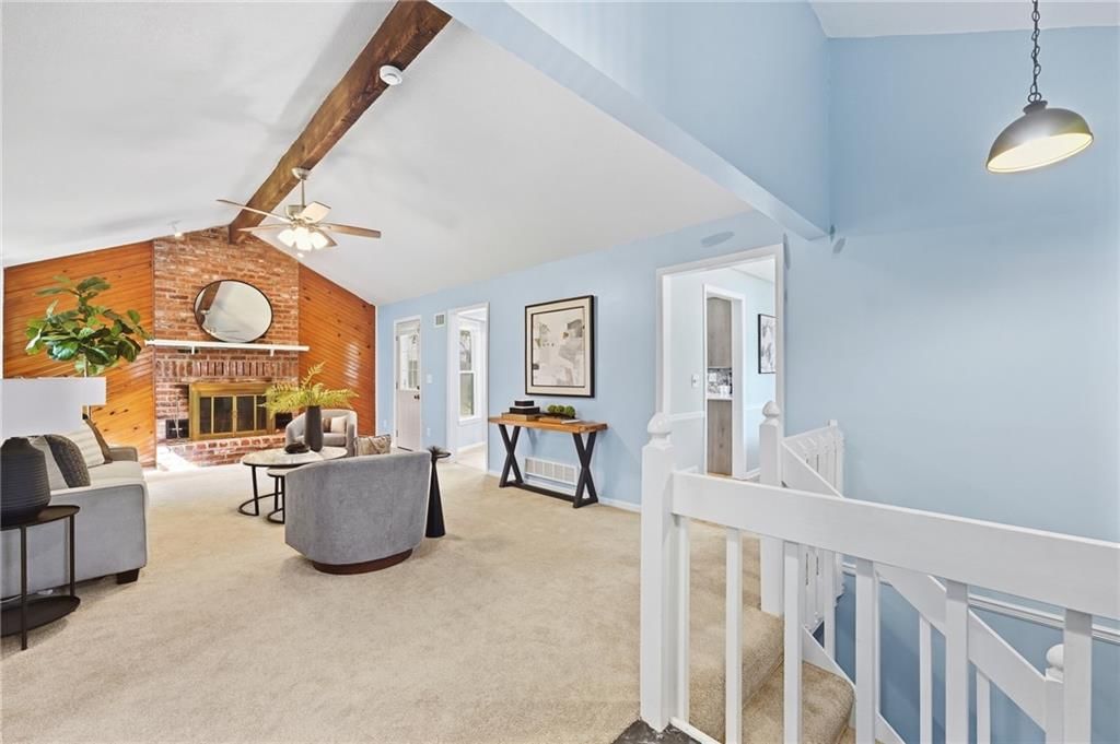 6600 Cottonwood Drive, Shawnee, KS: listing photo 2