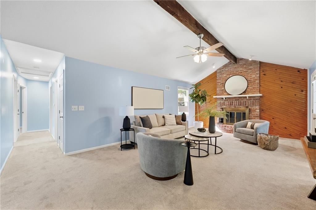 6600 Cottonwood Drive, Shawnee, KS: listing photo 3