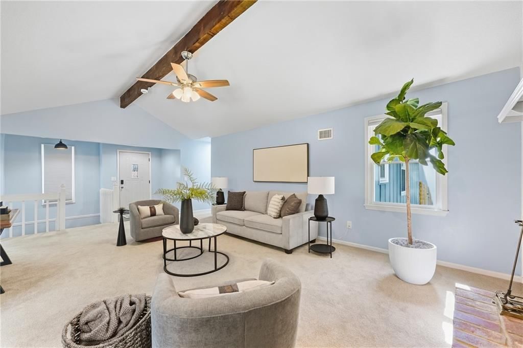 Photo 4 of 32 - 6600 Cottonwood Drive, Shawnee, KS 66216