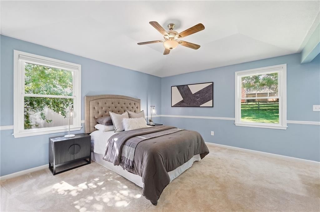 Photo 10 of 32 - 6600 Cottonwood Drive, Shawnee, KS 66216