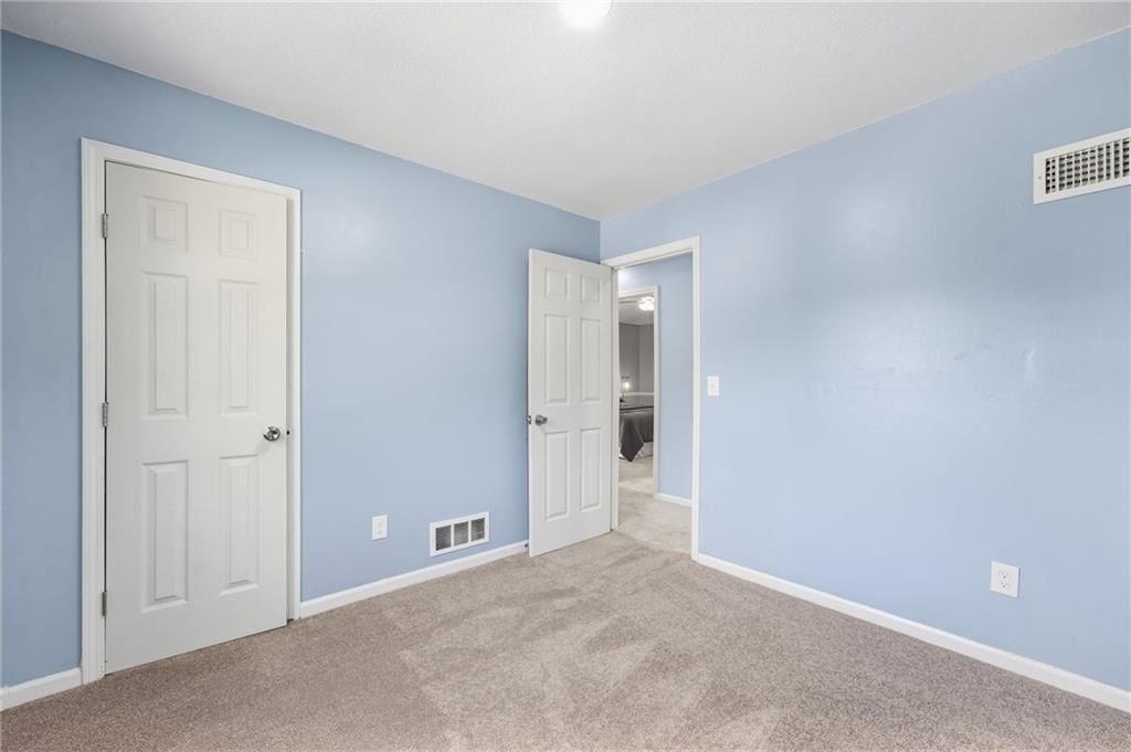 Tiled shower at 6600 Cottonwood Drive, Shawnee, KS 66216