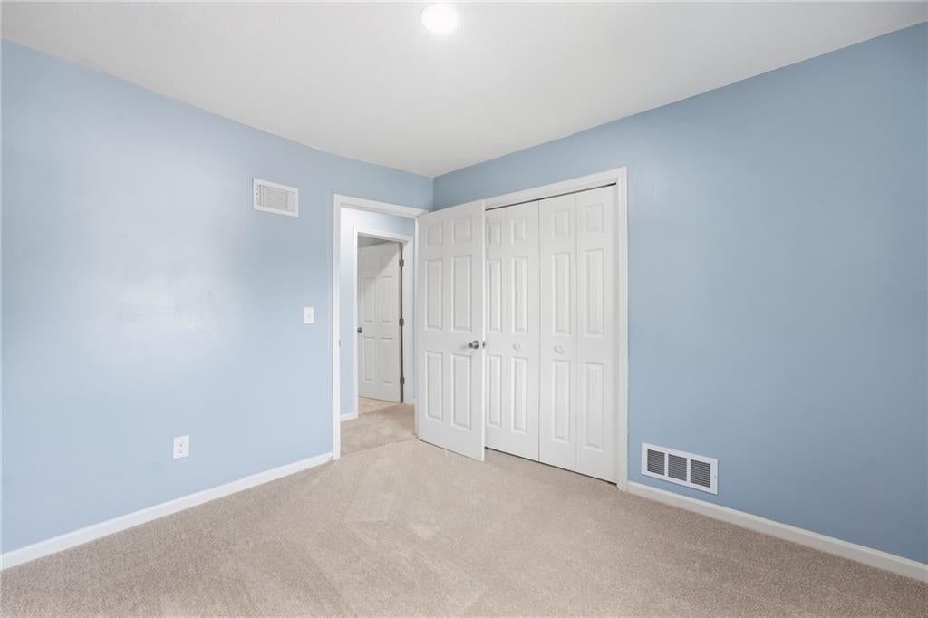 Photo 15 of 32 - 6600 Cottonwood Drive, Shawnee, KS 66216