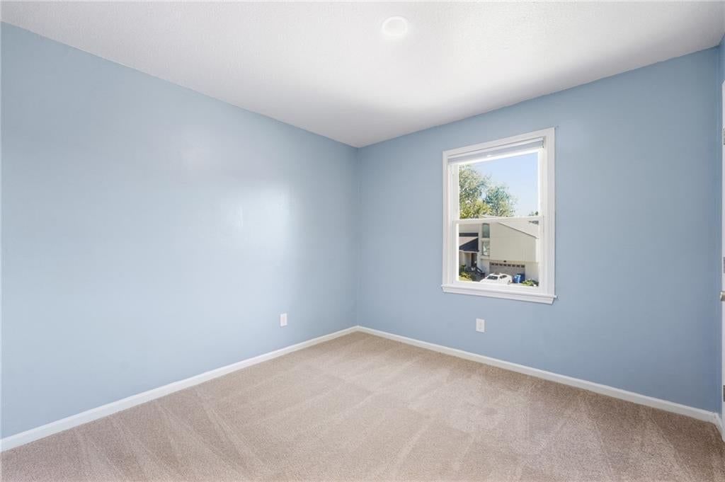 Photo 16 of 32 - 6600 Cottonwood Drive, Shawnee, KS 66216