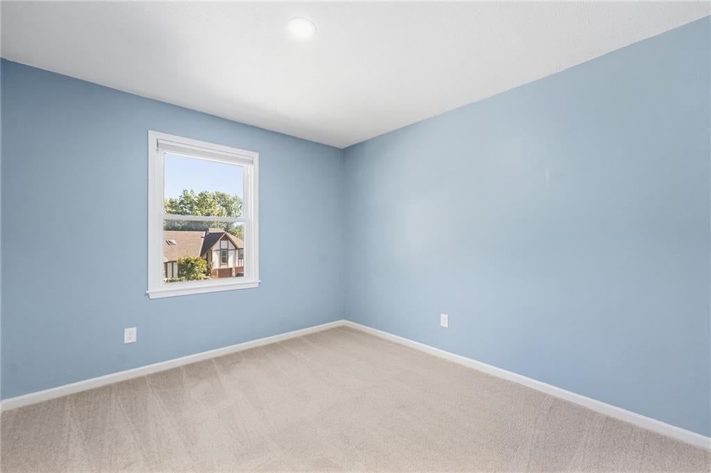 Photo 17 of 32 - 6600 Cottonwood Drive, Shawnee, KS 66216