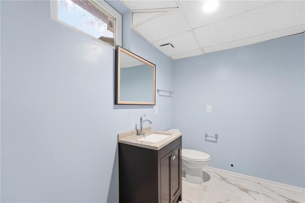 Photo 22 of 32 - 6600 Cottonwood Drive, Shawnee, KS 66216