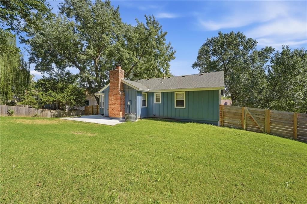 Photo 28 of 32 - 6600 Cottonwood Drive, Shawnee, KS 66216