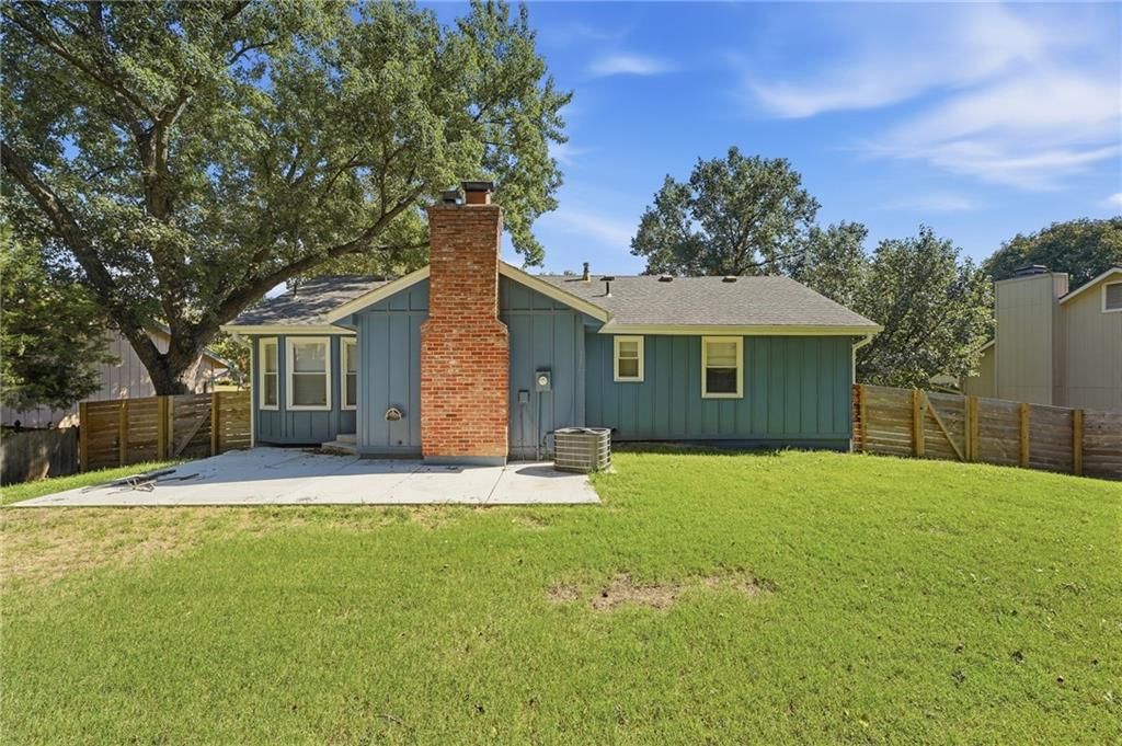 Photo 29 of 32 - 6600 Cottonwood Drive, Shawnee, KS 66216