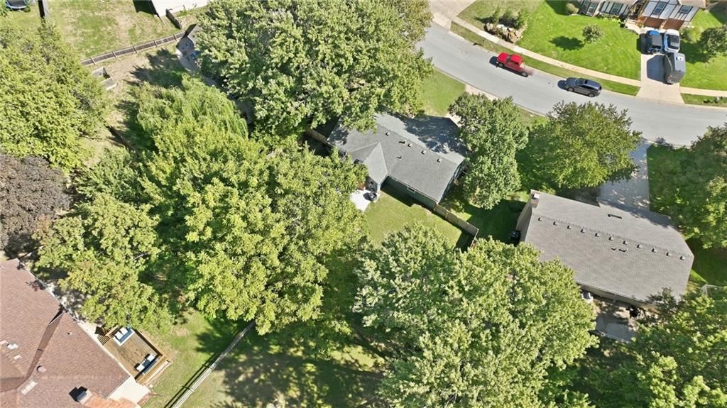 Photo 30 of 32 - 6600 Cottonwood Drive, Shawnee, KS 66216