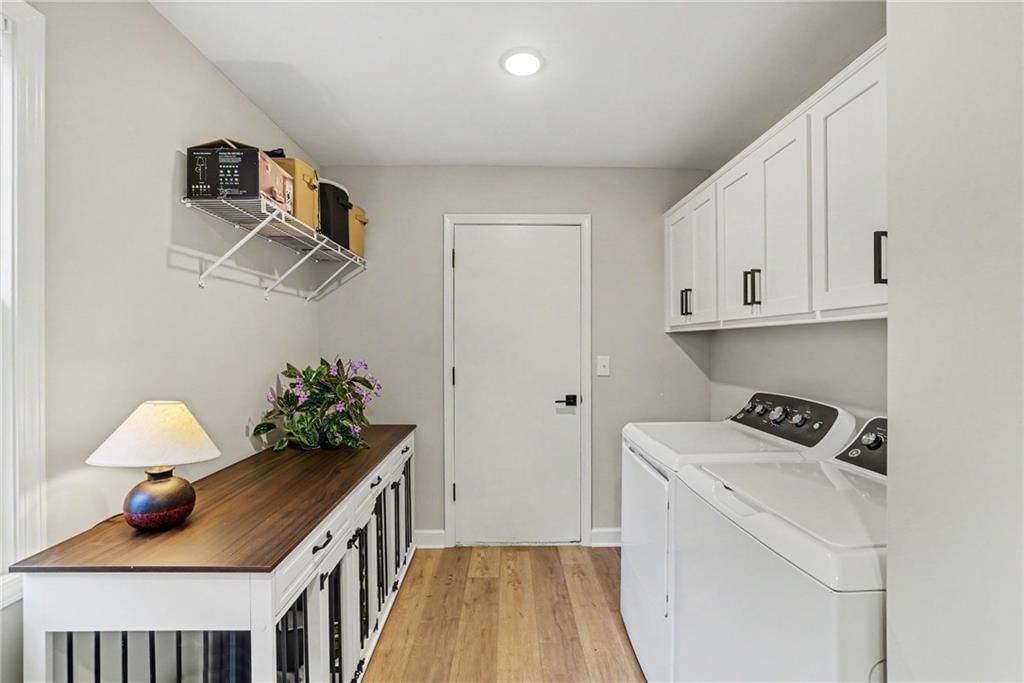 Photo 9 of 40 - 12201 Caenen Drive, Overland Park, KS 66213