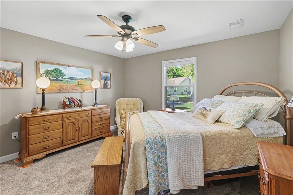 Photo 12 of 40 - 12201 Caenen Drive, Overland Park, KS 66213