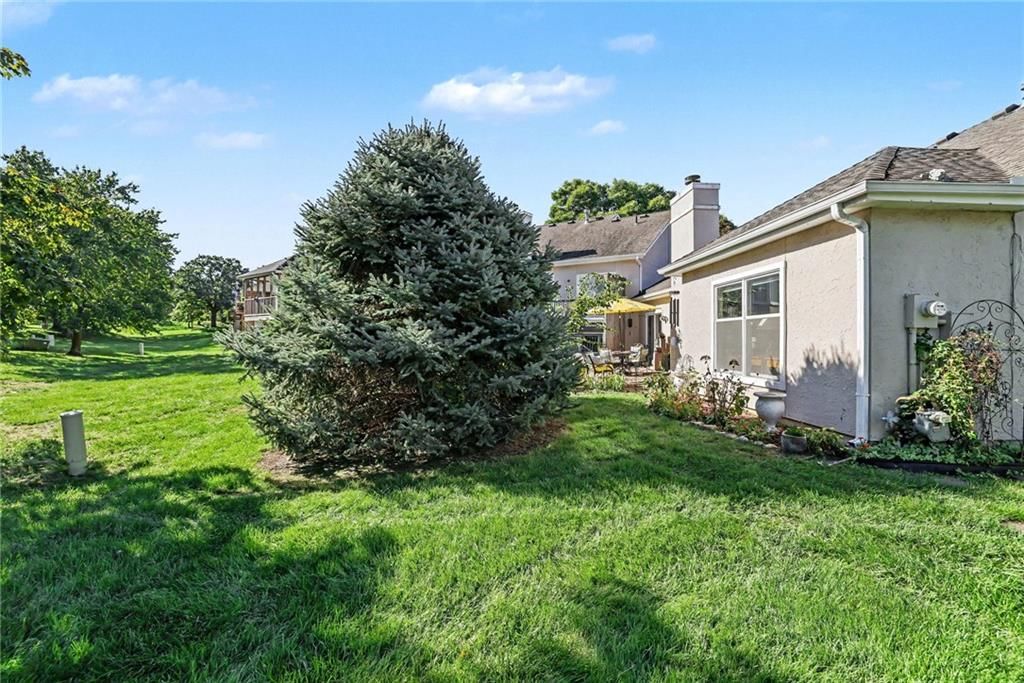 Photo 16 of 40 - 12201 Caenen Drive, Overland Park, KS 66213