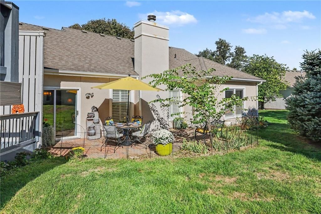 Photo 17 of 40 - 12201 Caenen Drive, Overland Park, KS 66213